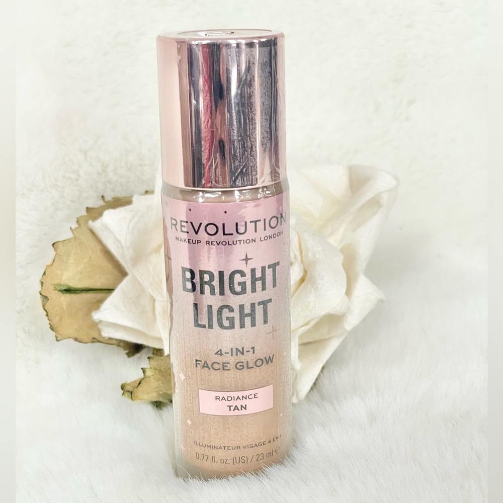 🆕NWT REVOLUTION BRIGHT LIGHT 4 in 1 FACE GLOW RADIANCE TAN Use as a Sheer base